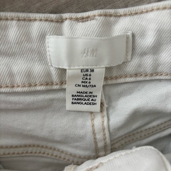 H&M Women's Cream Shorts Size 6 - Picture 3 of 4